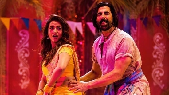 Akshara Singh says Akshay Kumar continued to shoot Ghis Ghis Ghis tune regardless of having 104 diploma fever