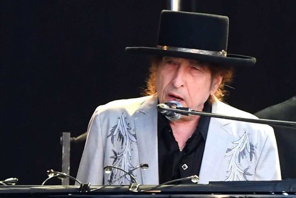Bob Dylan Makes Stunning Adjustments to Stay Band Mid-Tour