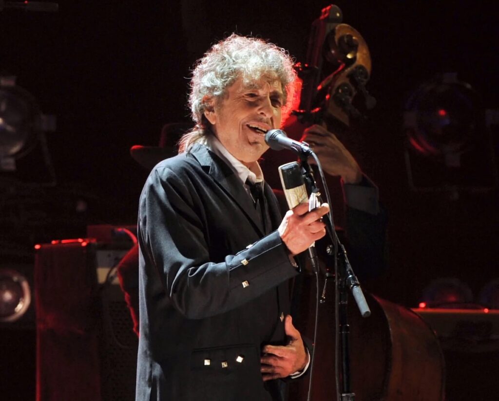 Bob Dylan Mysteriously Splits With Two Tour Guitarists