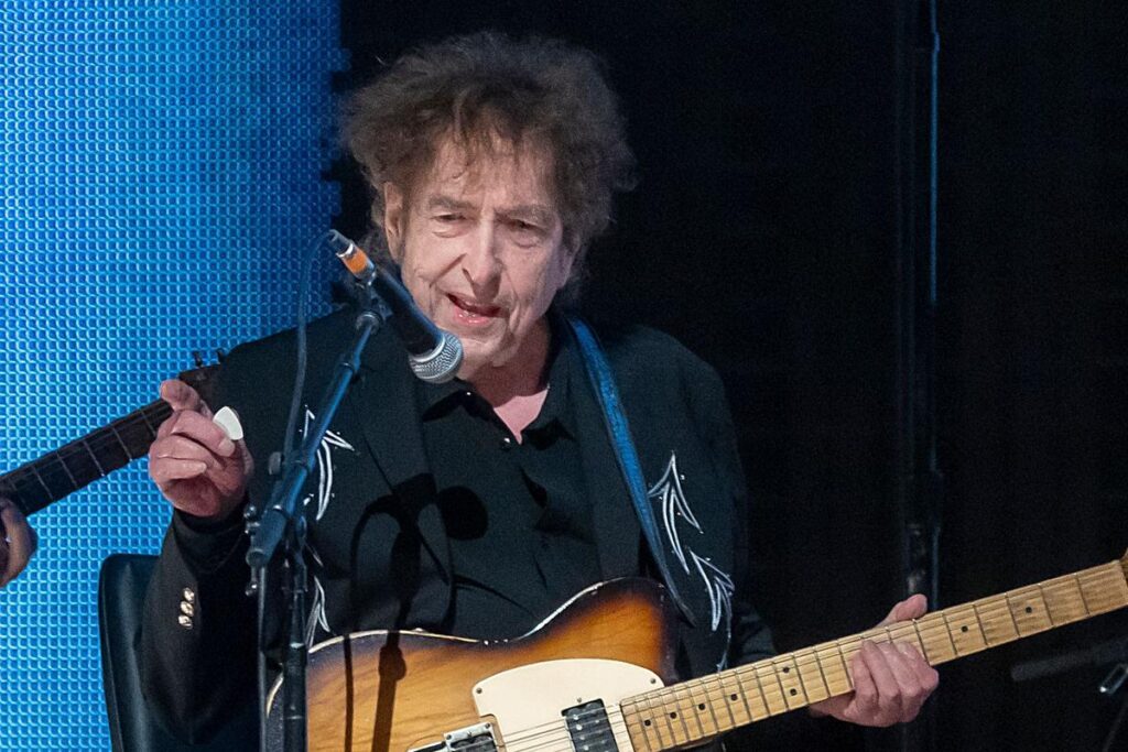 Bob Dylan’s Former Guitarist Shares Assertion Relating to His Latest Exit