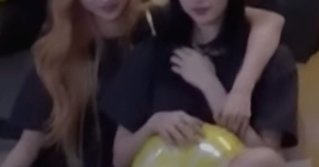 Lady Group Member Goes Viral For Fondling One other Member’s Boob On Digital camera