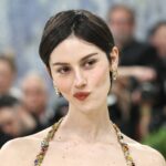 Gracie Abrams addresses “nepo child” discourse: “I had a security internet”