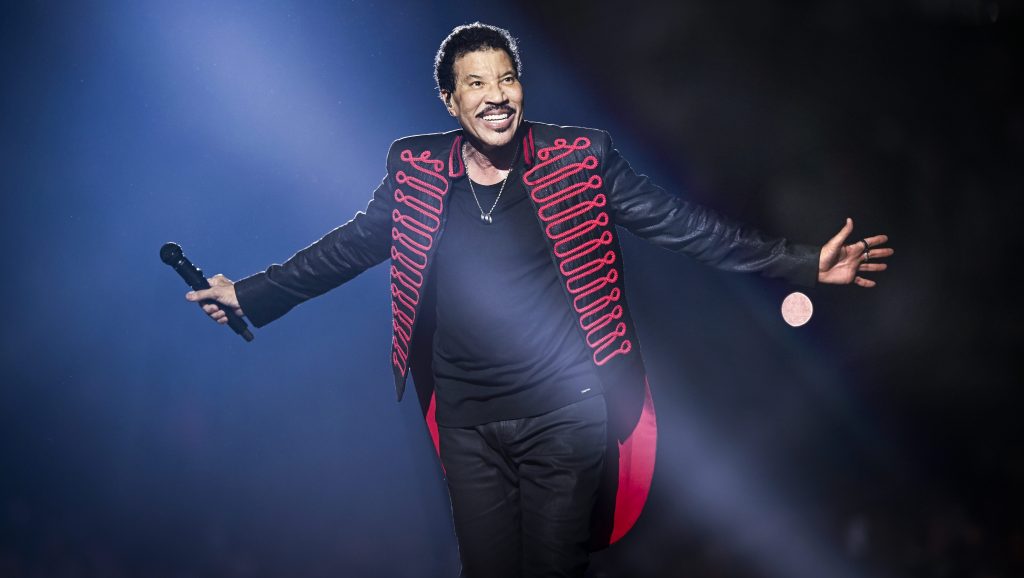 Lionel Richie Falls Ailing On Stage; Cuts Quick First Evening Of New Tour