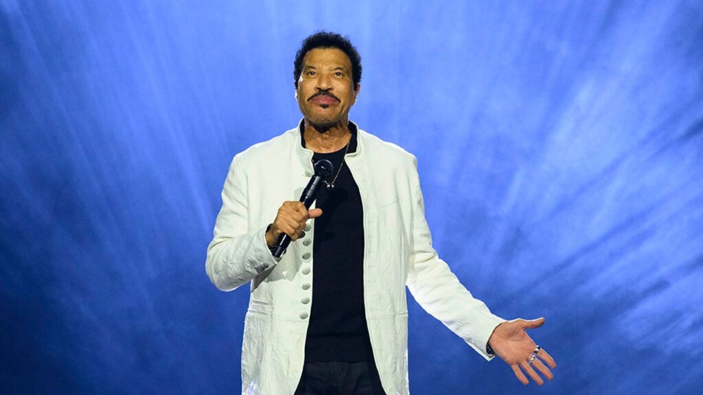 Lionel Richie abruptly cuts live performance brief after falling sick throughout opening night time of tour