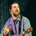 Noah Kahan makes plea to concertgoers after alleged gross-out incident