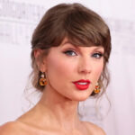Taylor Swift Booed at Live performance as She Faces Backlash for Her ‘Impolite’ Jeff Bezos-Like Wedding ceremony—’Why Ought to My Day Be Tougher?’
