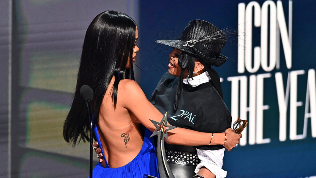 Teyana Taylor Sobs as Janet Jackson Presents Her BET Icon of the 12 months Award: “B****, I’m Gagging”